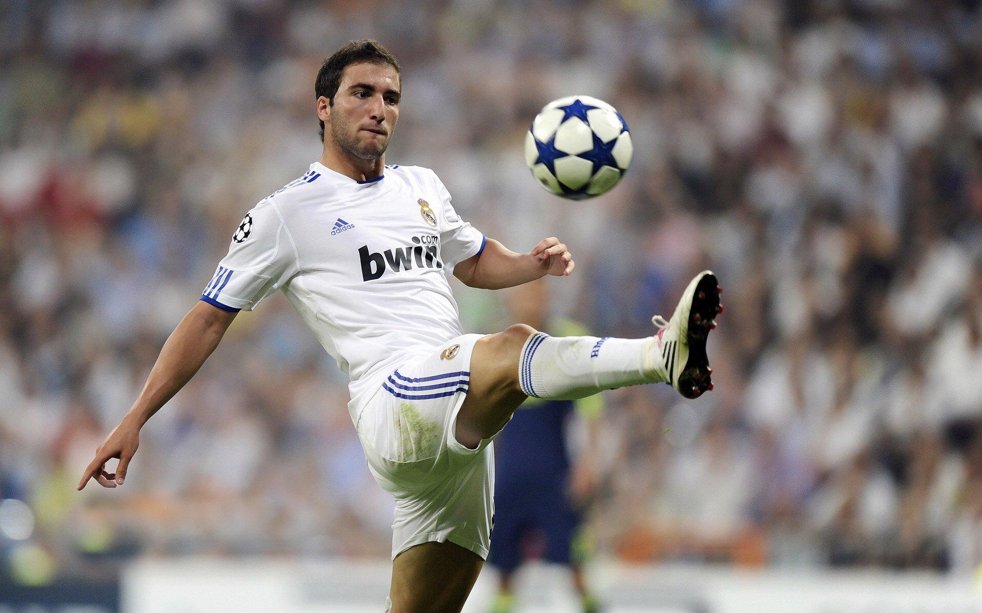 阿莱格里赛后表态，迪马利亚伤情无碍，帕雷德斯转会话题避而不谈